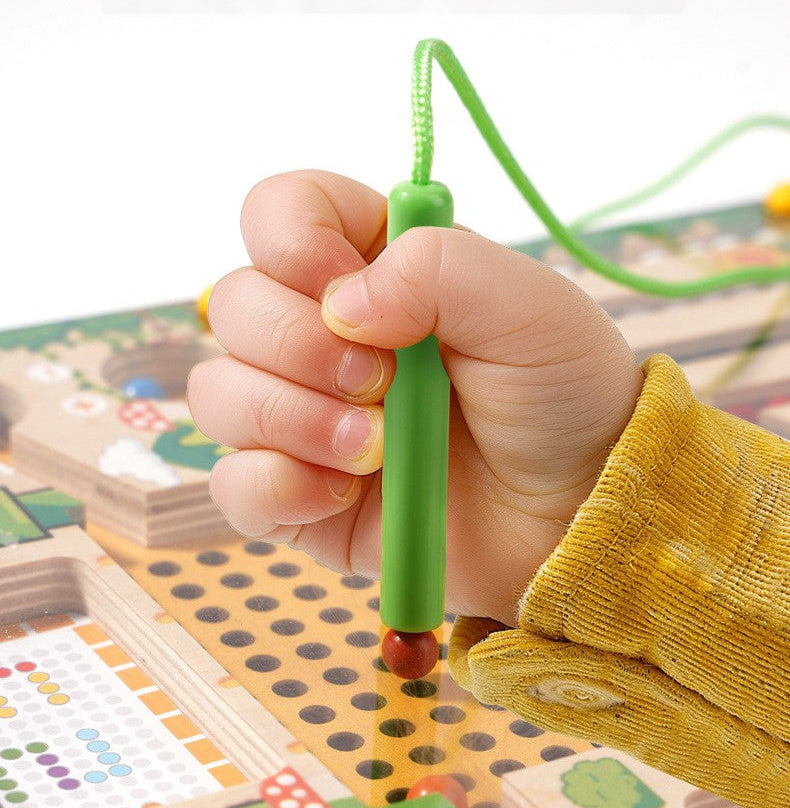 Labyrinthe magnétique en bois pour développer la logique et la patience