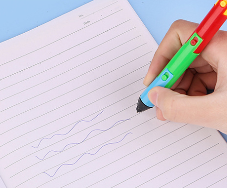 Stylo-bille créatif manipulation ludique pendant les devoirs