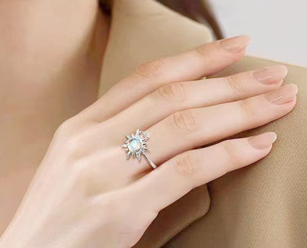 vue de face bague fidget soleil rotative anti-stress élégante